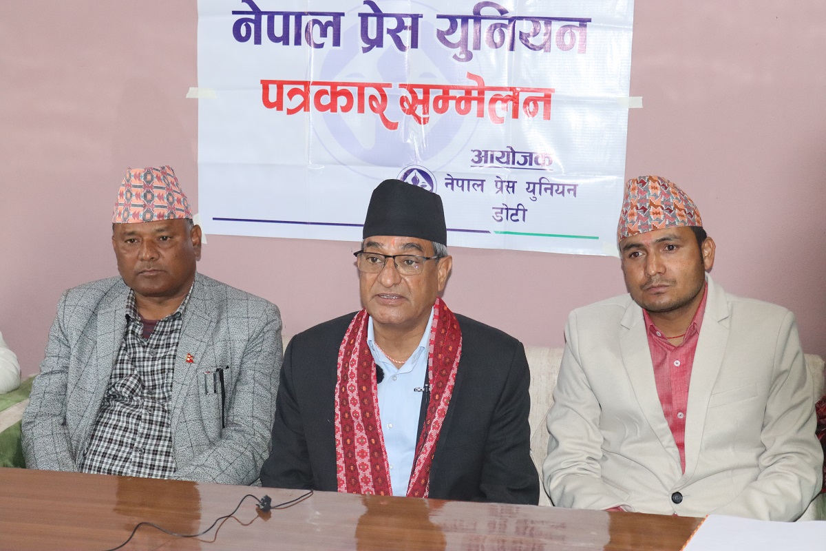 गणतन्त्रको विकल्प राजतन्त्र हुन सक्दैन : गृहमन्त्री लेखक