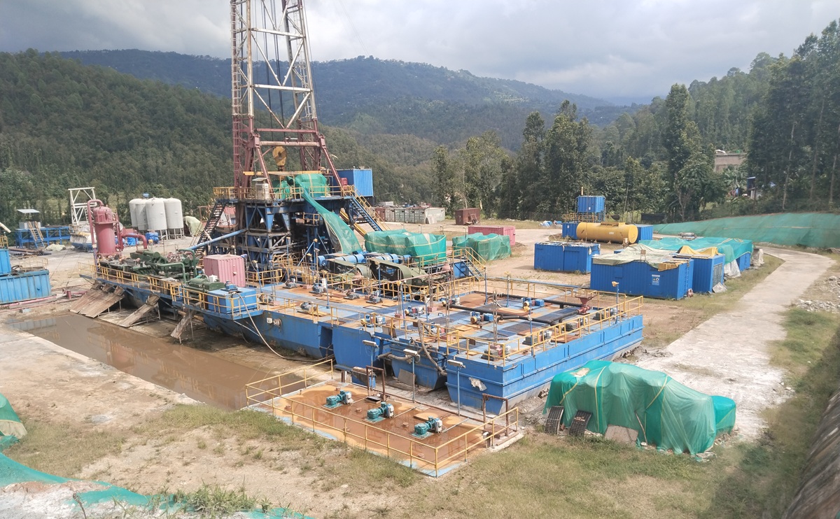 प्रतिवेदन पर्खाइमा दैलेखको पेट्रोलियम खानी