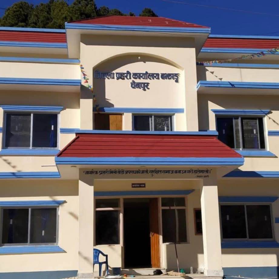 फरार प्रतिवादी पक्राउ