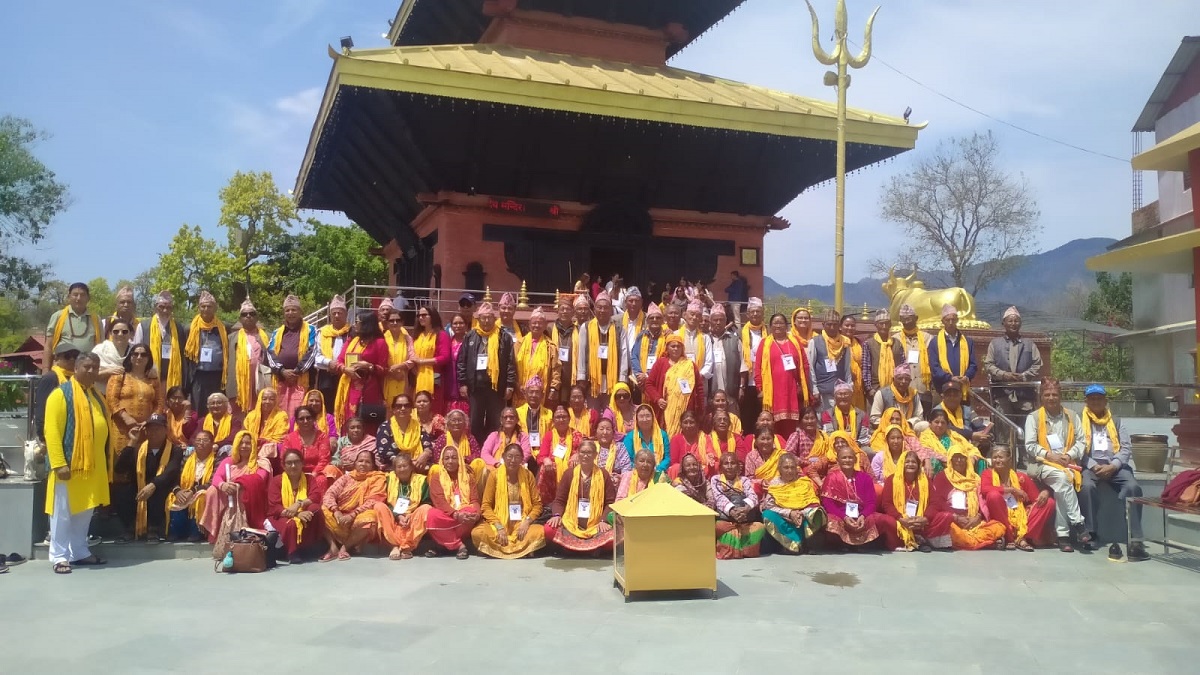 महालक्ष्मी नगरपालिका–९ का ज्येष्ठ नागरिकलाई तीर्थाटन