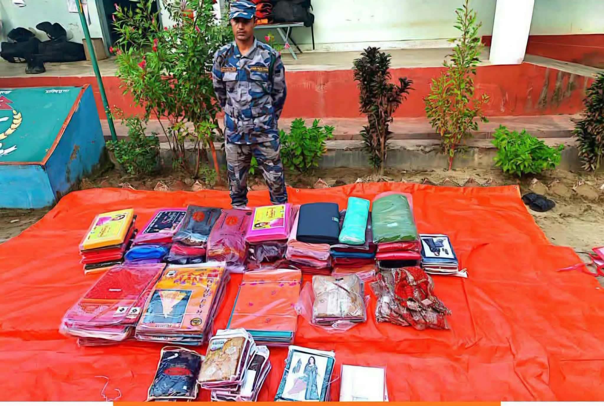 चार लाख बराबरको भन्सार छलीको कपडा बरामद