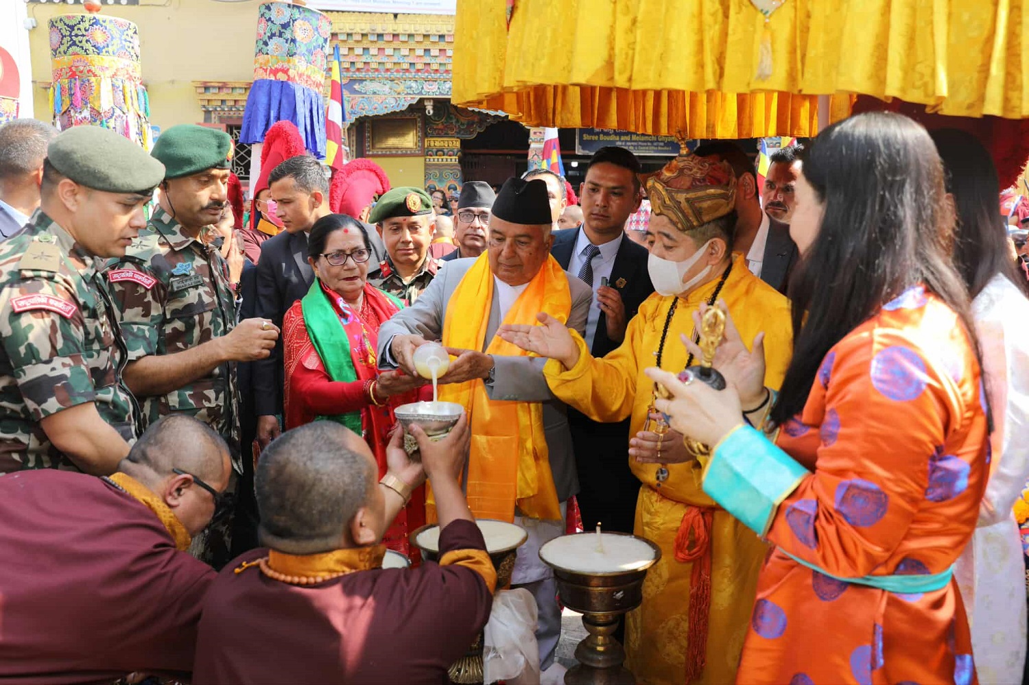 राष्ट्रपतिद्वारा बौद्धस्थित ल्हाखाङ गुम्बामा पूजा