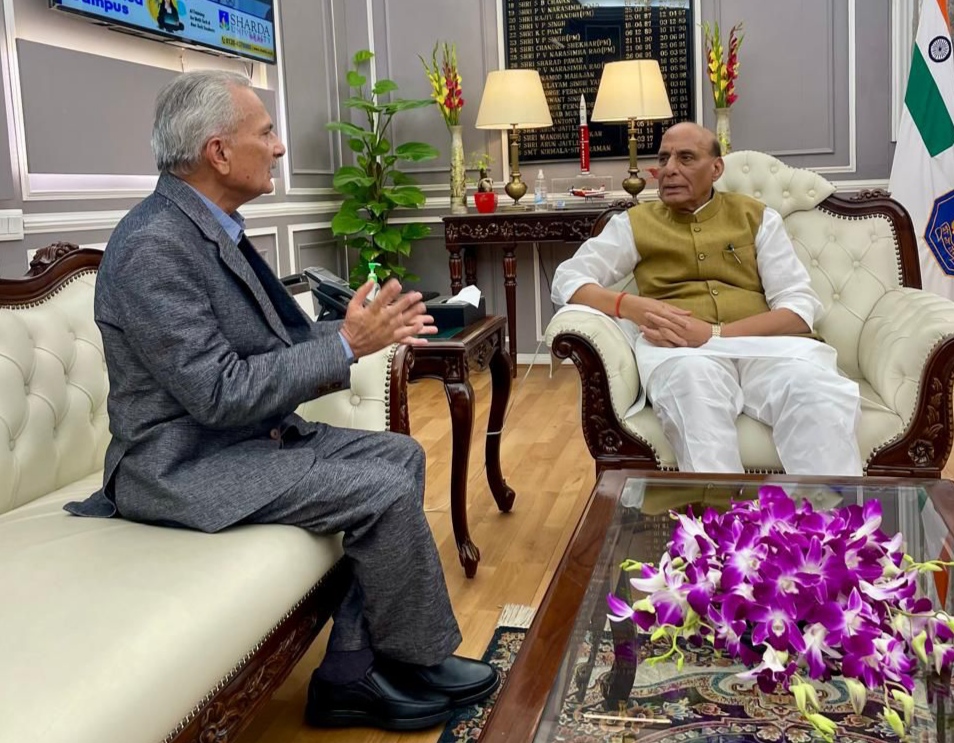 पूर्वप्रधानमन्त्री भट्टराई र भारतीय रक्षामन्त्री सिंहबीच भेटवार्ता