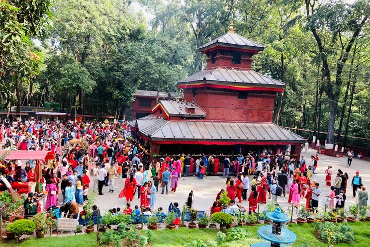 नवरात्र सुरु भएसँगै कालिका मन्दिरमा पर्यटक बढे