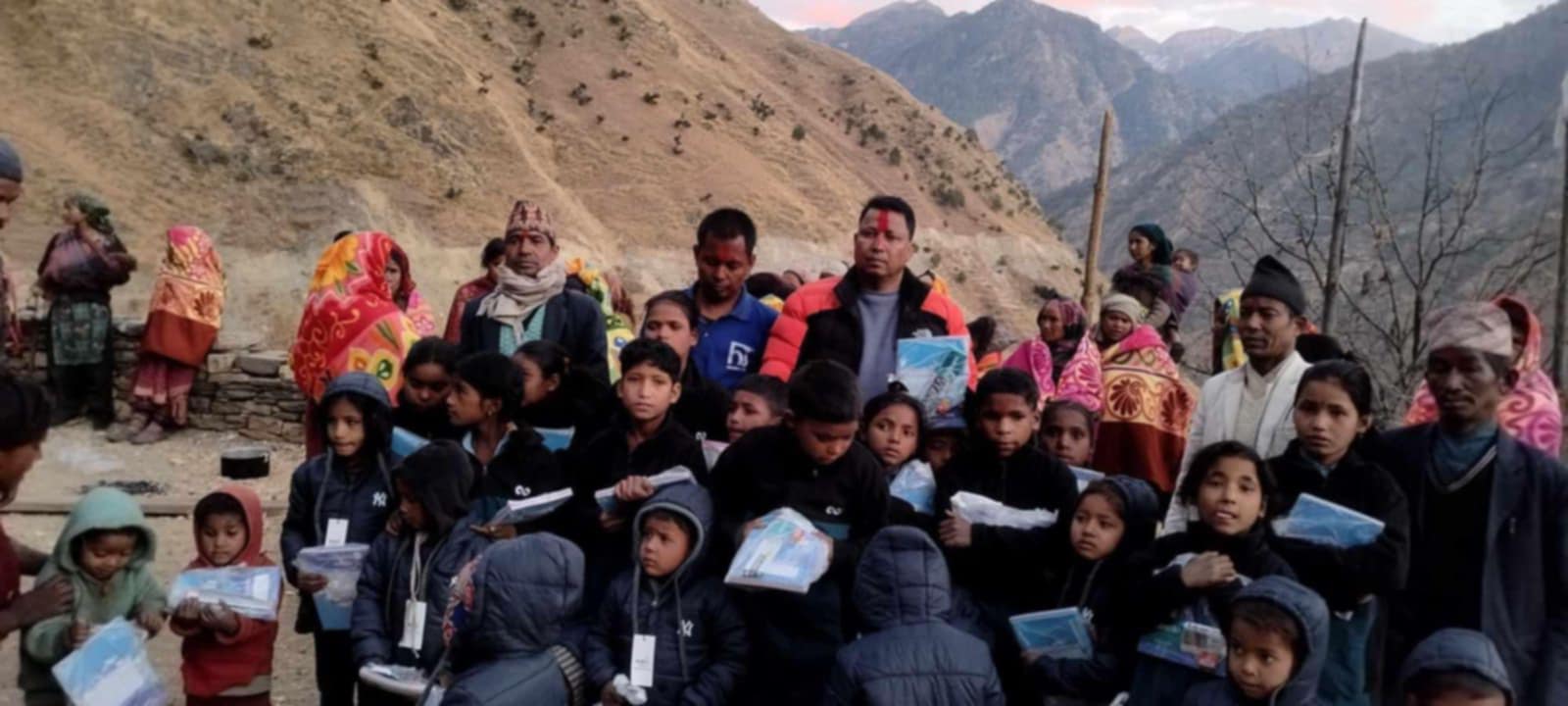 चिसो छल्न न्यानो कपडा वितरण