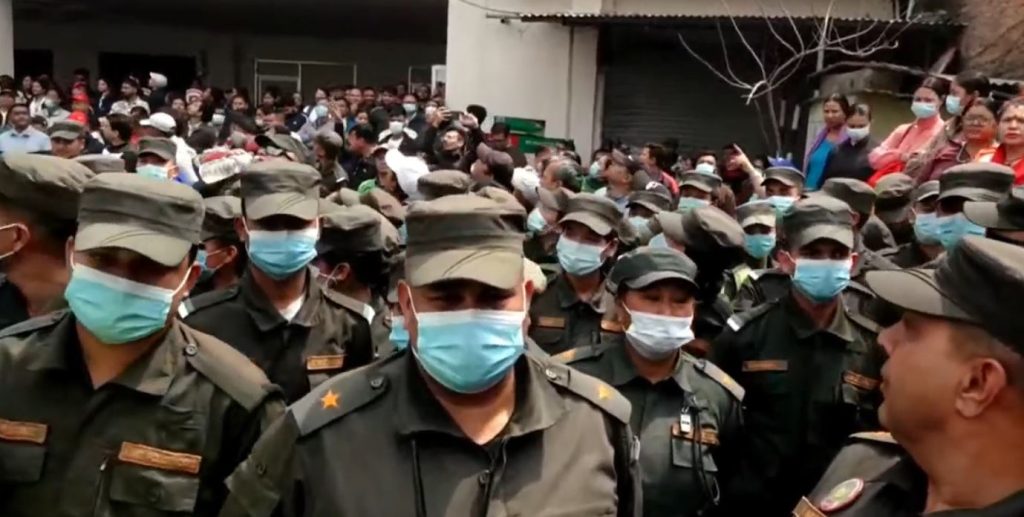 प्रमुख प्रशासकीय अधिकृत गुरागाईंलाई रोक्न बालेनले खटाए नगर प्रहरी