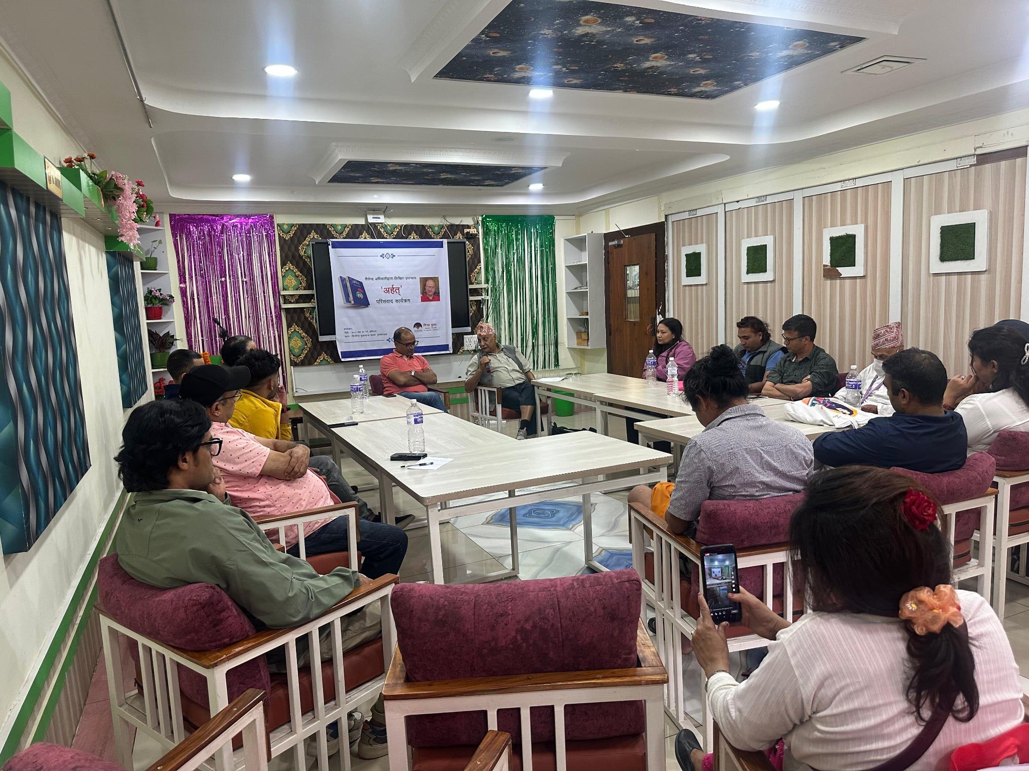 बुद्ध बुद्धत्वको खोजीमा निस्किए, लेखक बुद्धको खोजीमा