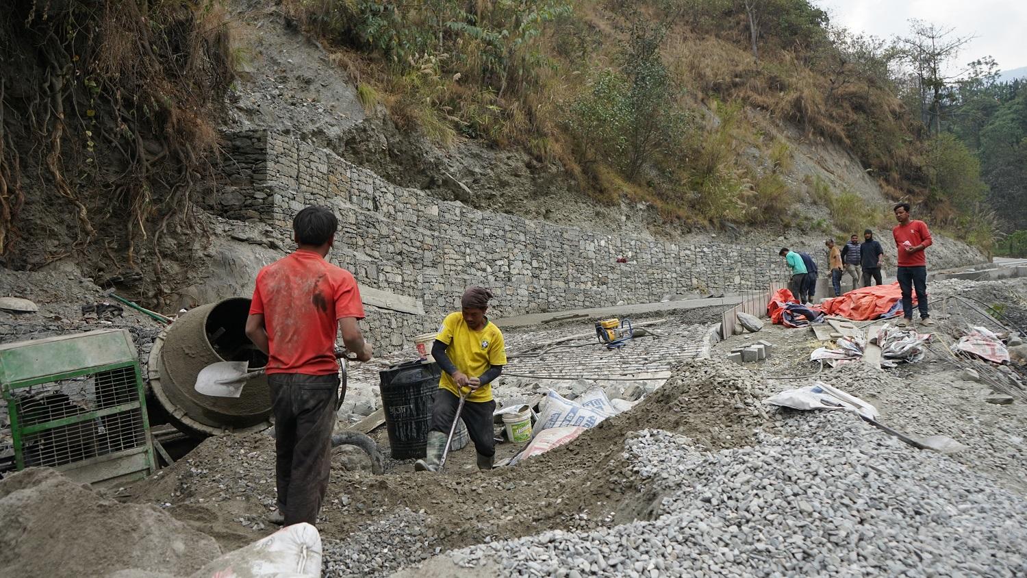 ग्रामीण सडक : मार्ग खुलको १४ वर्षपछि स्तरोन्नति