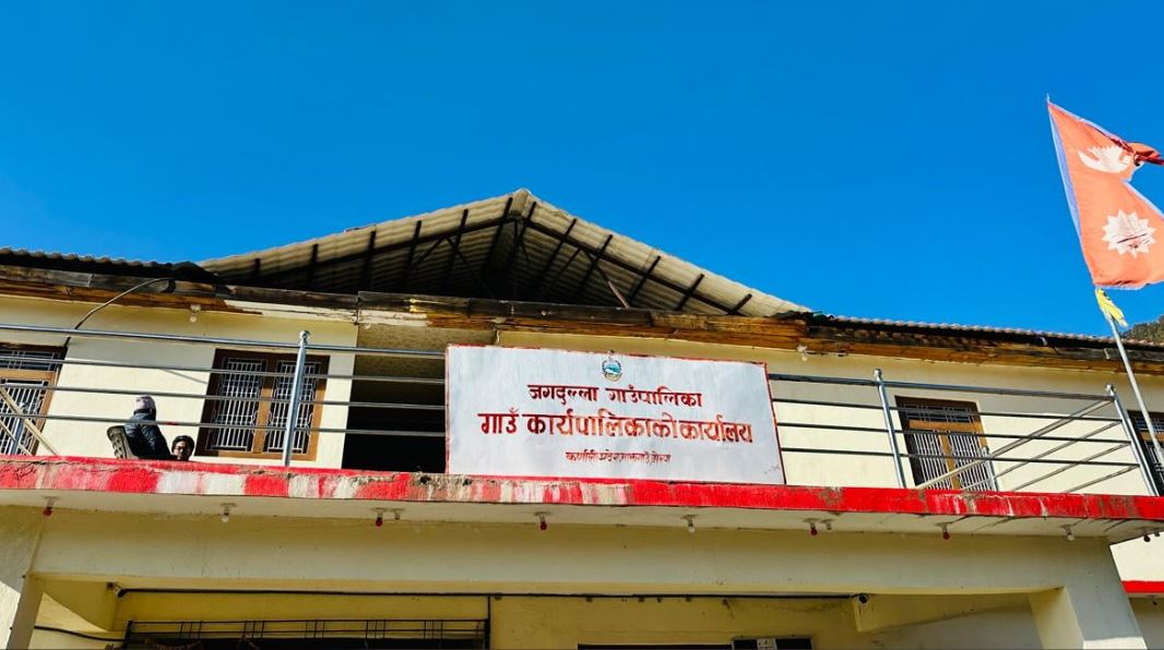 पालिकाबाटै राष्ट्रिय परिचय पत्र वितरण गर्दै डोल्पाका स्थानीय तह