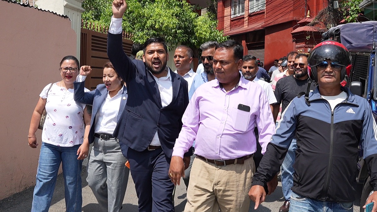 साउदी सीप सिन्डिकेटविरुद्ध व्यवसायी आन्दोलित