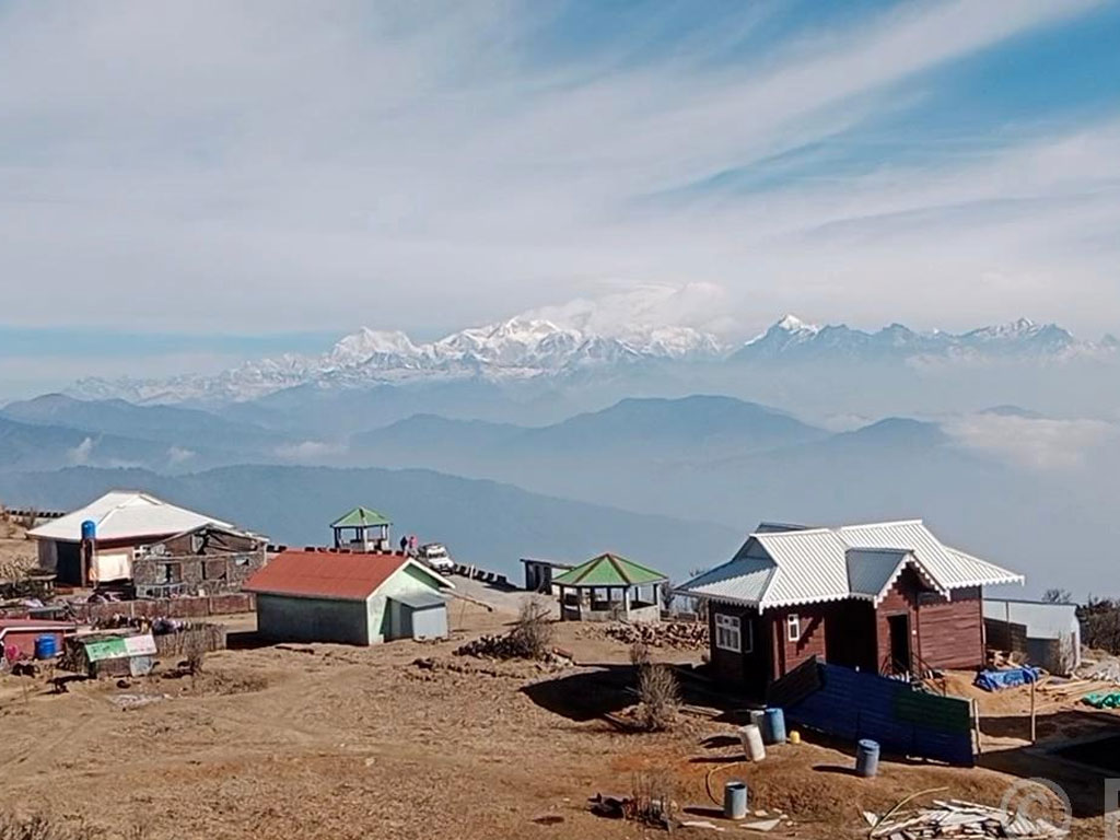इलामका सीमावर्ती गाउँमा विद्यार्थी छन्, विद्यालय छैनन्