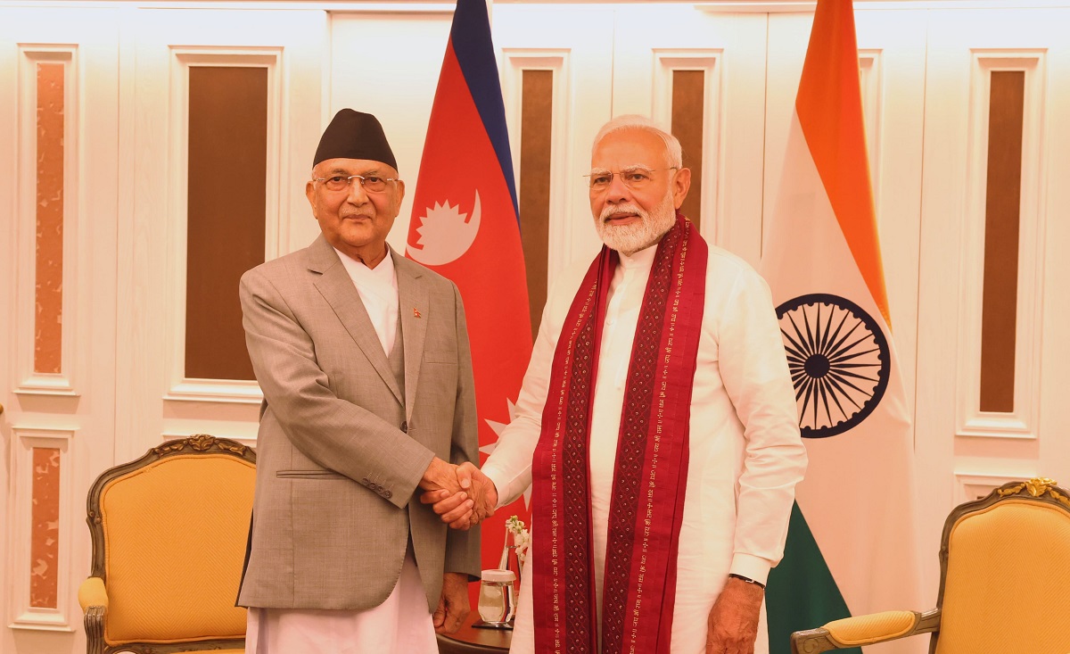 मोदीले एक्लै भेटे ओली