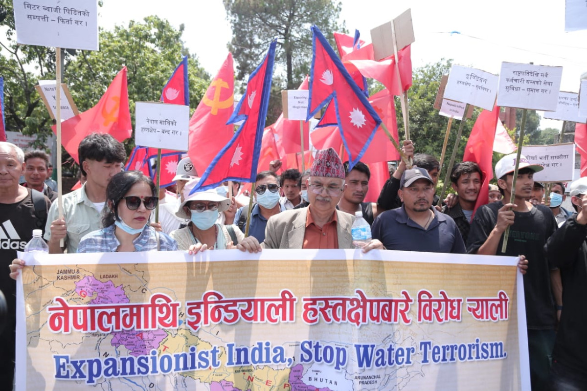 नेपालमाथिको हस्तक्षेप बन्द गर्न माग गर्दै भारतीय दूतावास अगाडि प्रदर्शन 