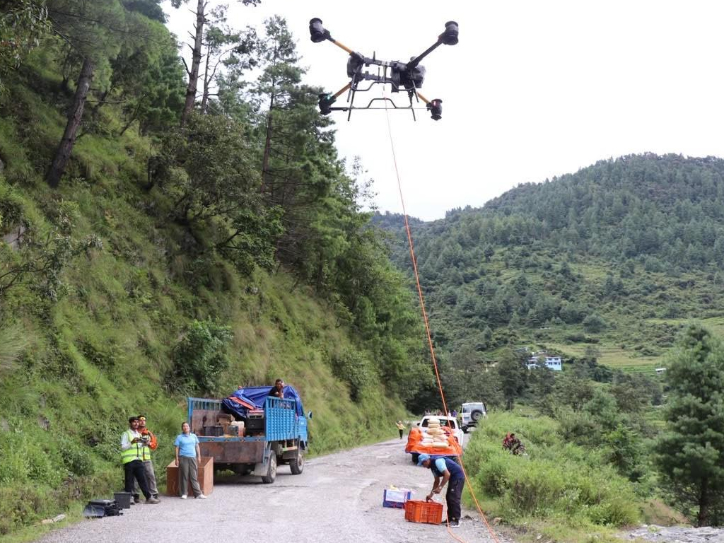 सडकविहीन बस्तीमा राहतको नयाँ सारथी ‘ड्रोन’