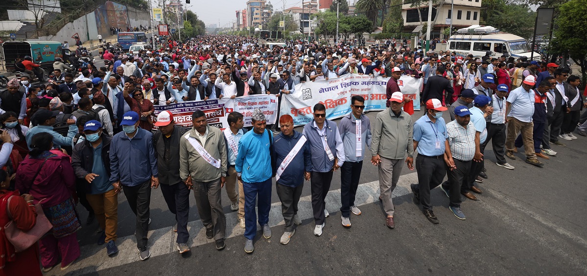१० दिनदेखि सडकमा ‘गुरु’हरू