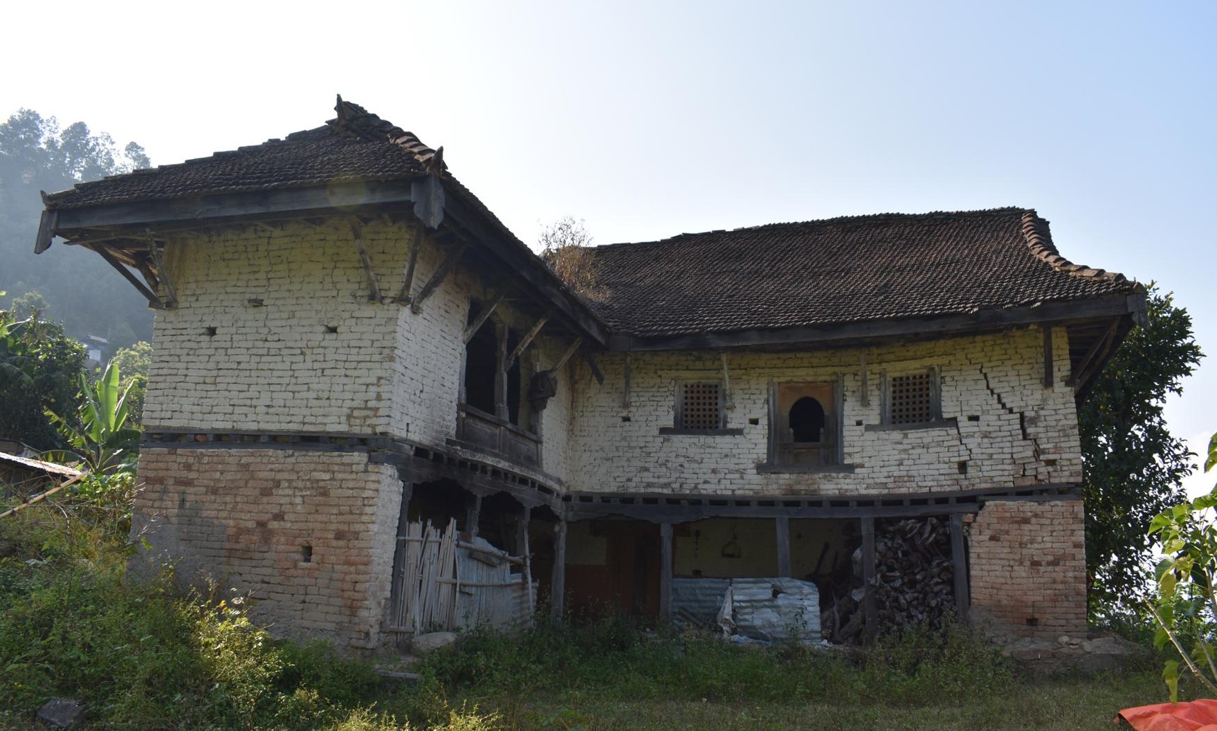लोप हुँदै झिँगटीले छाएका घर, कालिगढ पाउनै मुस्किल