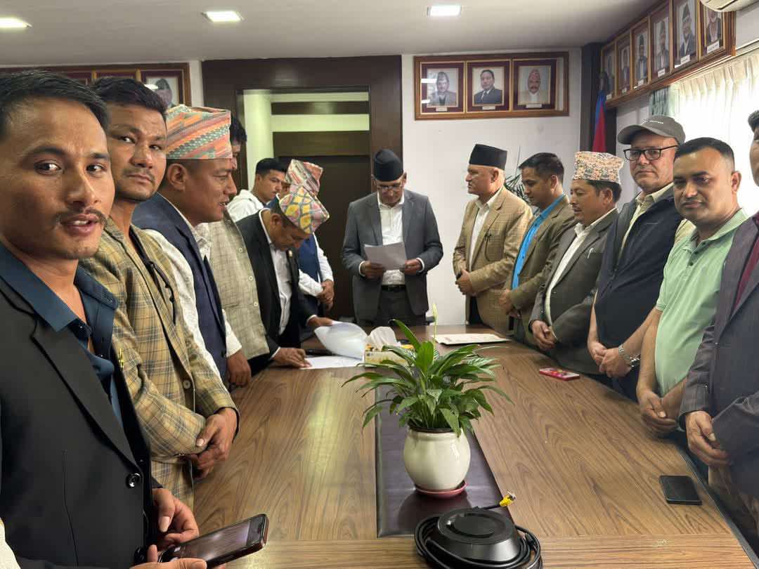 बझाङको पूर्वाधार विकासका लागि अर्थमन्त्रीलाई २५ बुँदे मागपत्र