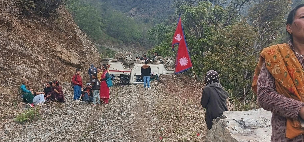 दुुर्घटनामा १ को मृत्यु, १० घाइते