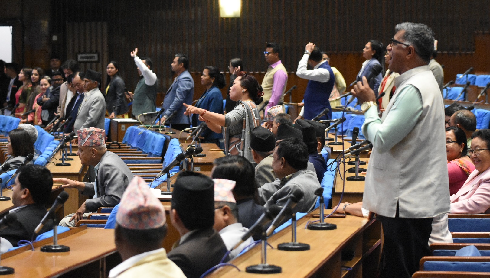 एक सातादेखि संसद् बन्धक, बेपरवाह प्रधानमन्त्री