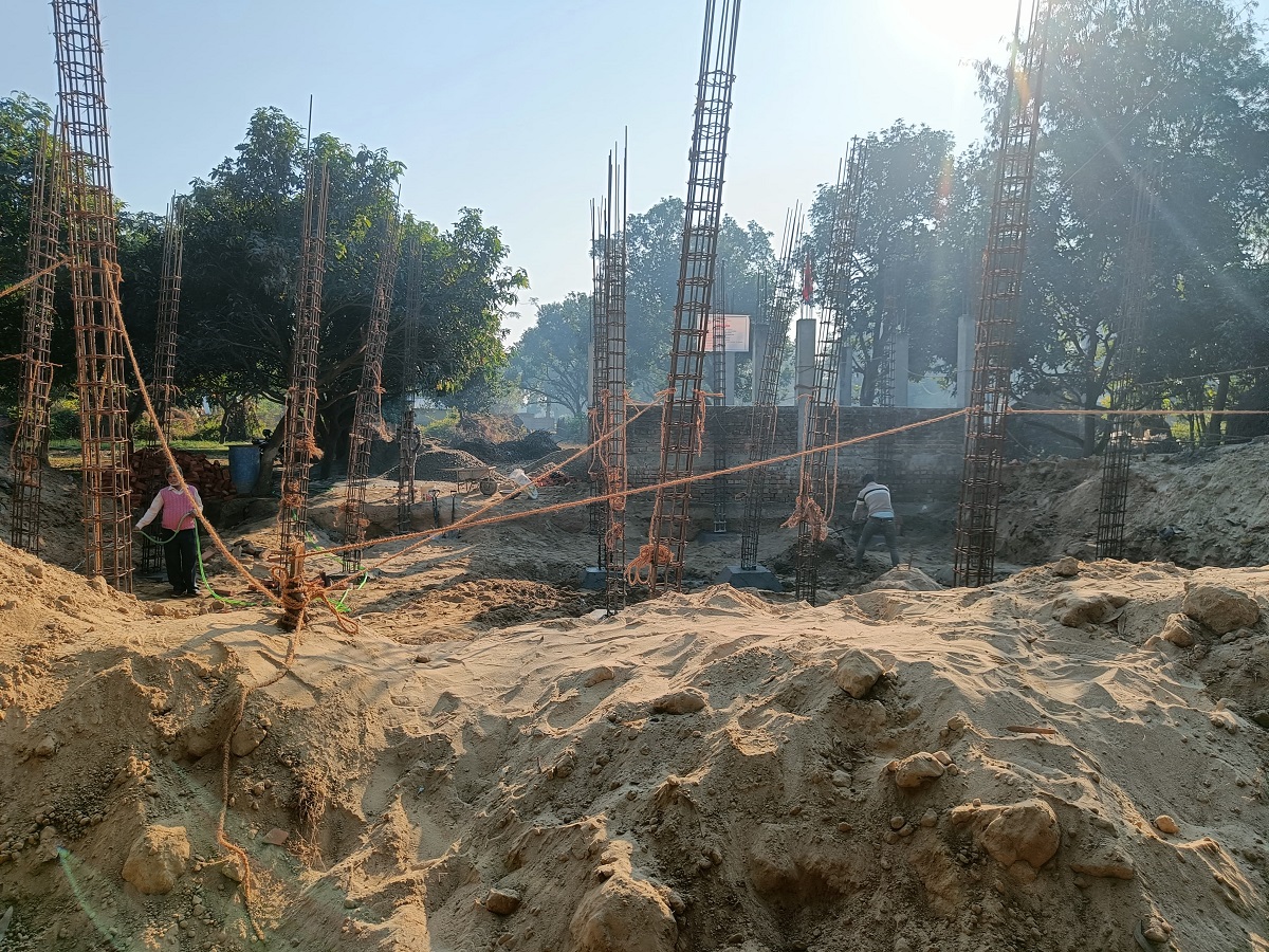 अदालतको आदेश उल्लंघन गर्दै लहानमा वडा कार्यालय निर्माण गरिँदै, स्थानीयको विरोध