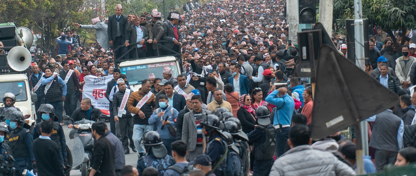 कानुन खोज्दै सडकमा शिक्षक