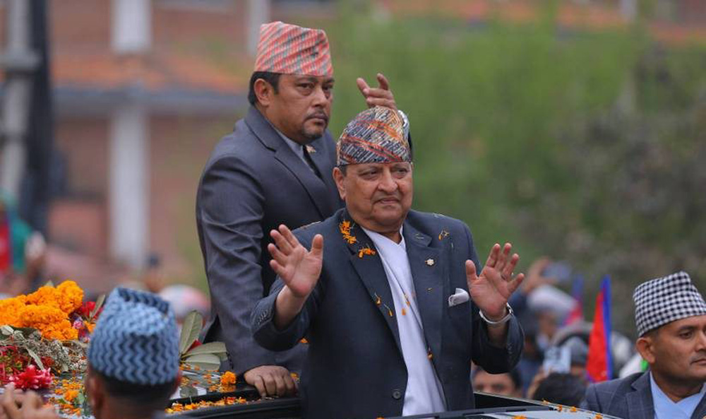 उद्दण्ड राजावादी, प्रश्न ज्ञानेन्द्रमाथि