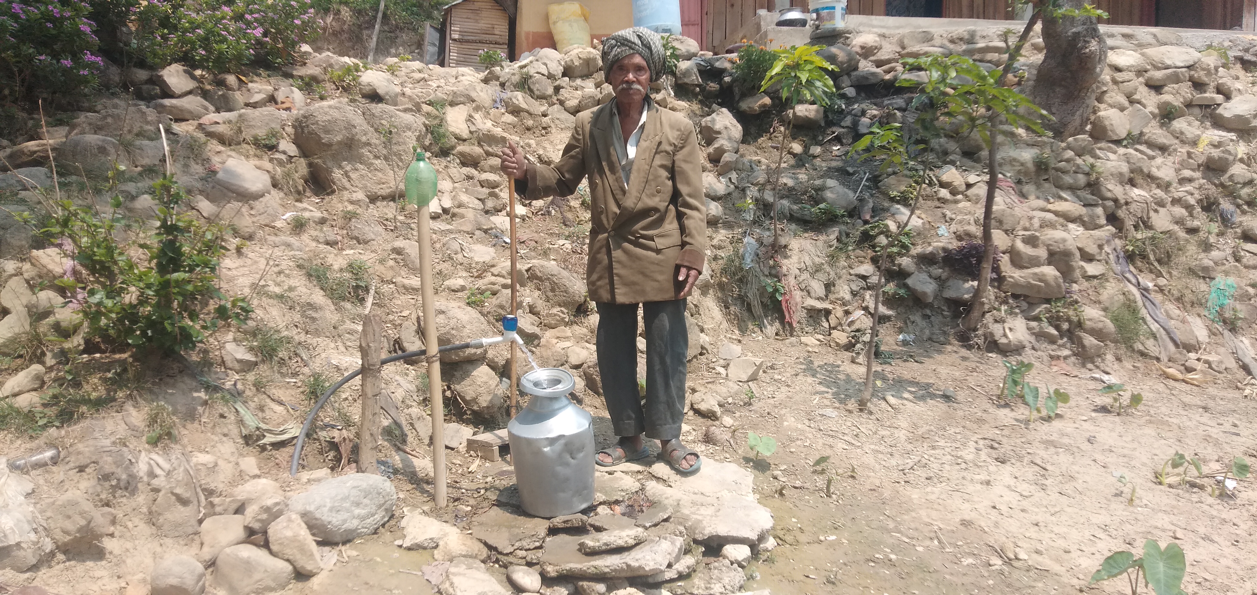 खानेपानी धारा आएपछि डम्रीघारीका स्थानीय खुसी