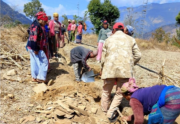 श्रमदानबाटै सिँचाइ योजना मर्मत