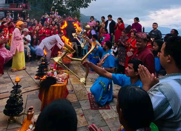 बाढीका कारण ज्यान गुमाएकाहरूको चिरशान्तिको कामना गर्दै चरिकोटमा महाआरती