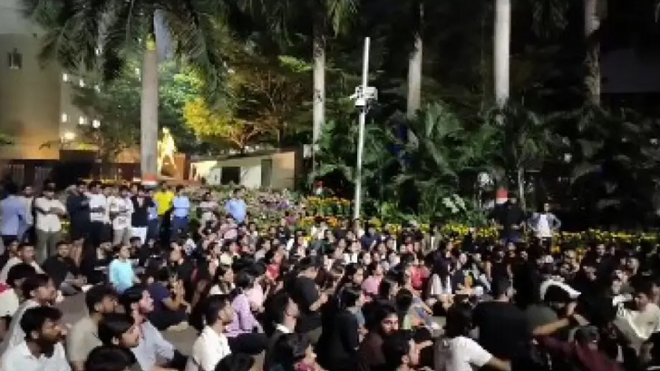 भारतमा अध्ययनरत नेपाली विद्यार्थीको शंकास्पद मृत्यु, विद्यार्थीहरूद्वारा विश्वविद्यालय अगाडि प्रदर्शन