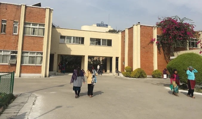 स्वास्थ्य बिमा रोक्दै ठुला अस्पताल