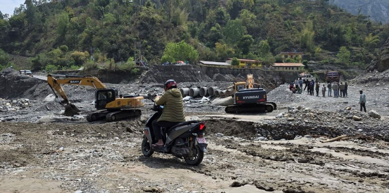 बाढी र पहिरोका कारण ५ राजमार्ग प्रभावित, २ खण्ड पूर्ण रूपमा बन्द