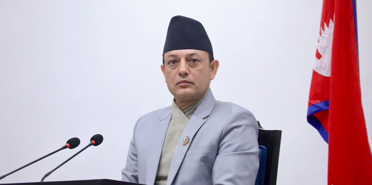 सभामुख अर्यालको गाडीलाई ट्राफिक प्रहरीको कारबाही, लेन उल्लंघनमा काट्यो चिट