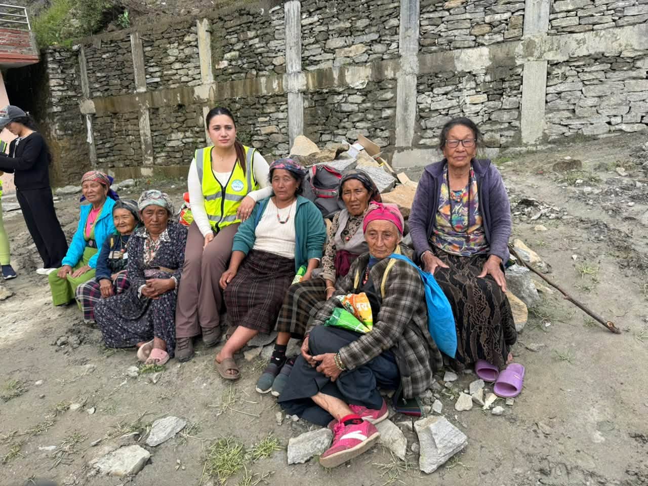 तिजको दरभन्दा पीडितको आँसु देखेर भावुक बनिन् एनआरएनए उपाध्यक्ष रोजिना