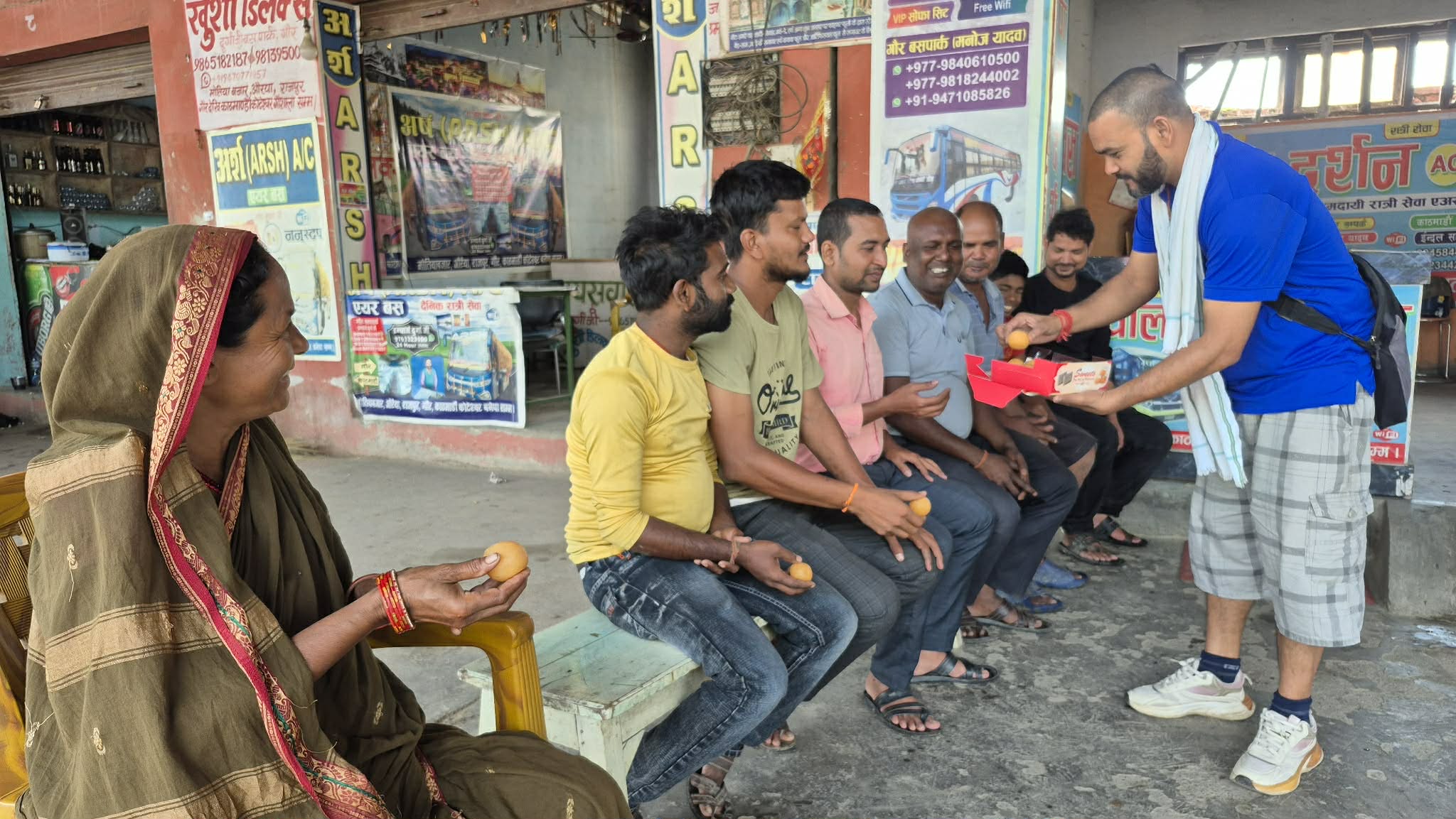 भारतको पश्चिम बंगालमा भाजपाको उदय : रौतहटको गौरमा खुसीयाली र मिठाइ वितरण
