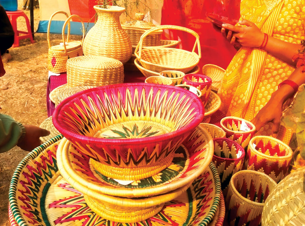 औद्योगिक महोत्सवमा स्थानीय हस्तकला प्रदर्शनी