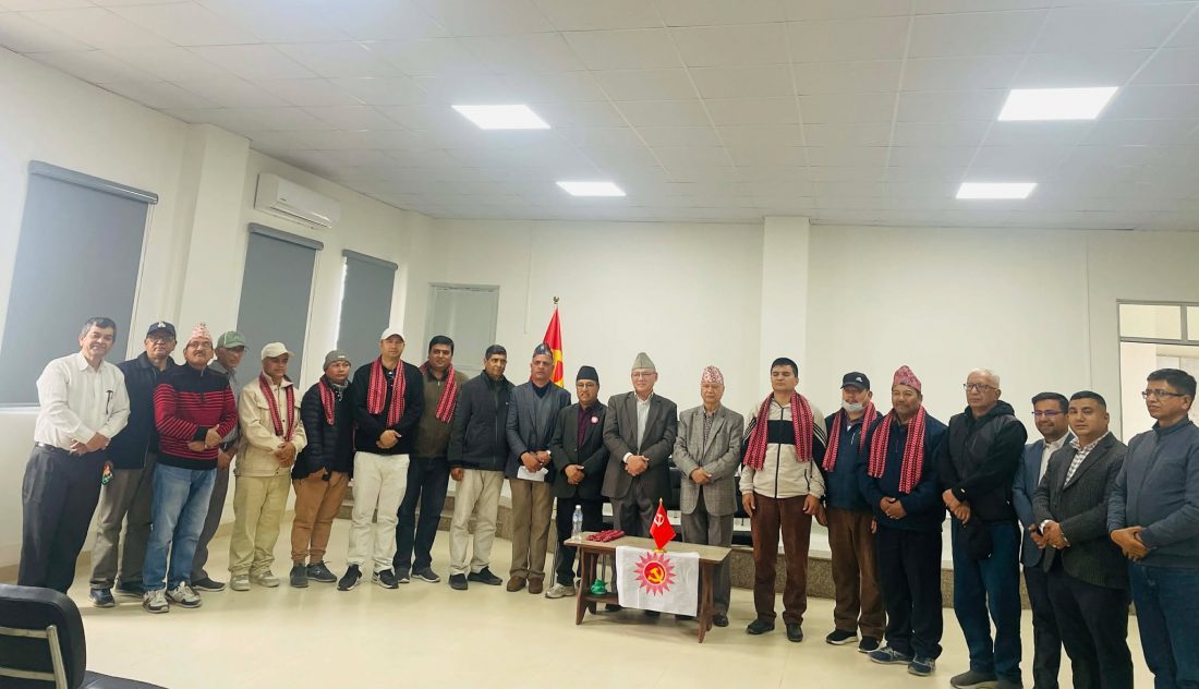 विभिन्न पार्टीका नेताहरू एमालेमा प्रवेश