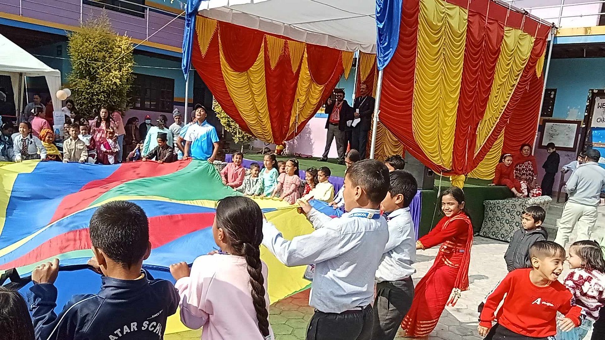 गोठाटार स्कुलले गर्‍यो 'स्कुल फेट'