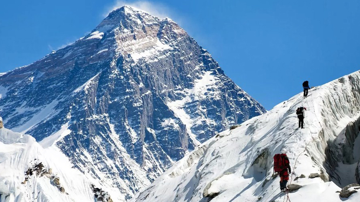 सगरमाथामा कीर्तिमान बनाउने प्रतिस्पर्धा