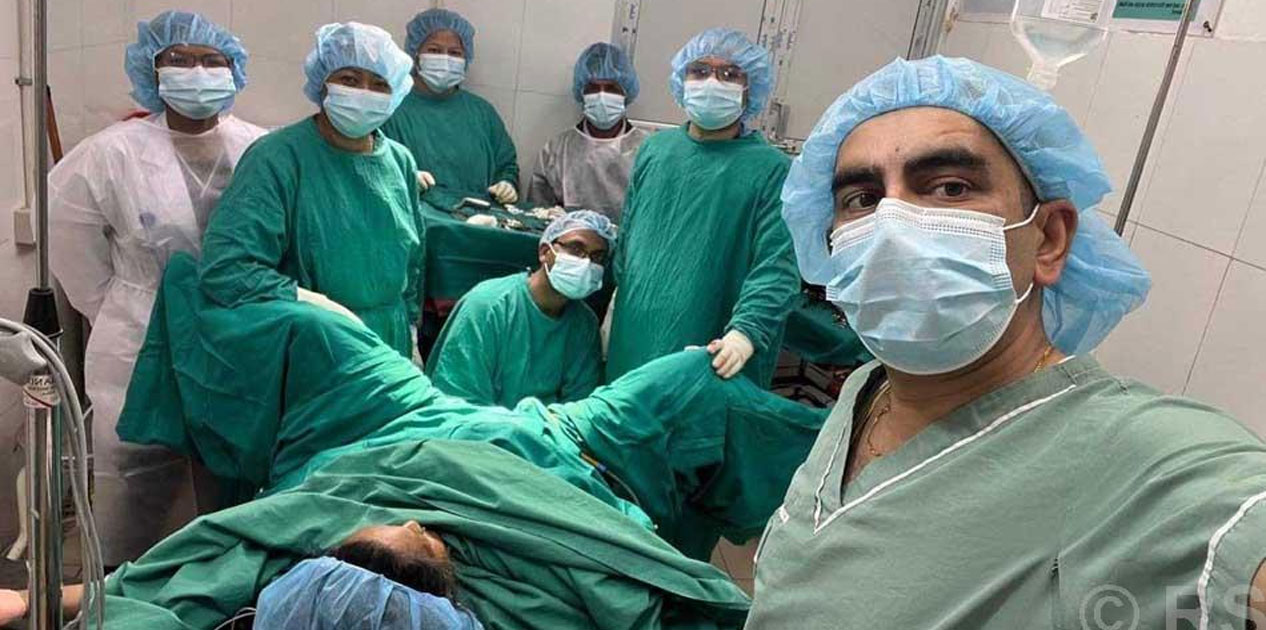 खोटाङमै सुरु भयो पाठेघर खस्ने समस्यासम्बन्धी शल्यक्रिया सेवा