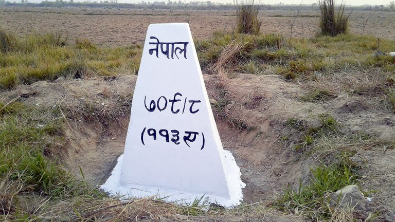 दशगजामा स्थानीयले दिएनन् बाटो खन्न 