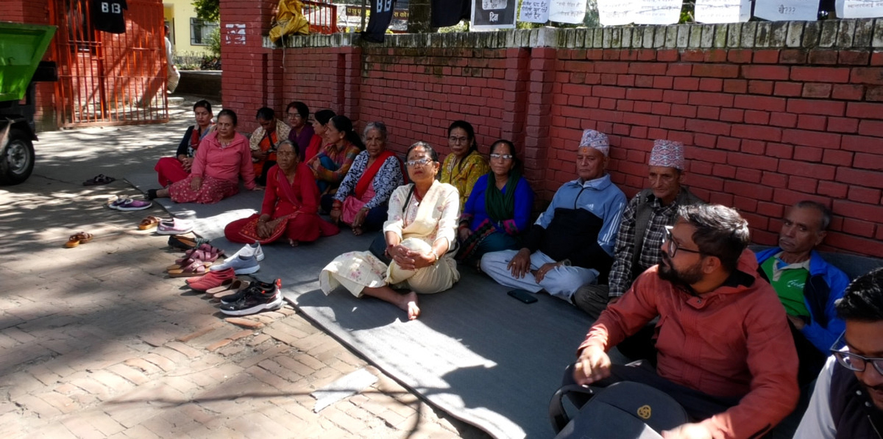 १७८ दिनदेखि पशुपति क्षेत्र विकास कोषको गेटअगाडि तिलगंगावासीको धर्ना