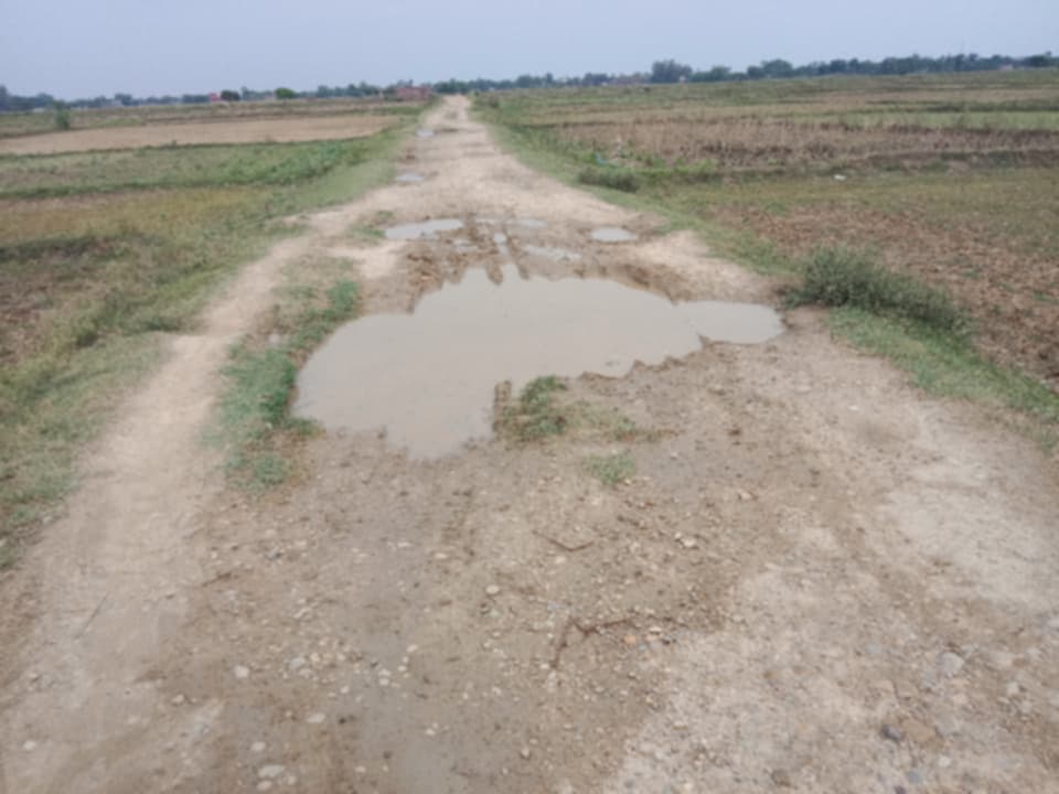 सडक मर्मत नहुँदा स्थानीयलाई सास्ती