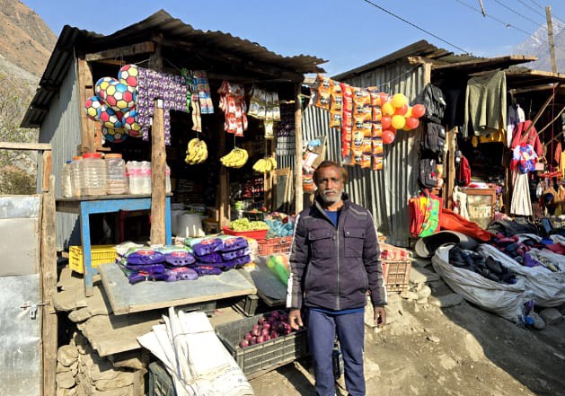 डोल्पामा नगर प्रहरीद्वारा व्यापारीमाथि मुक्का प्रहार