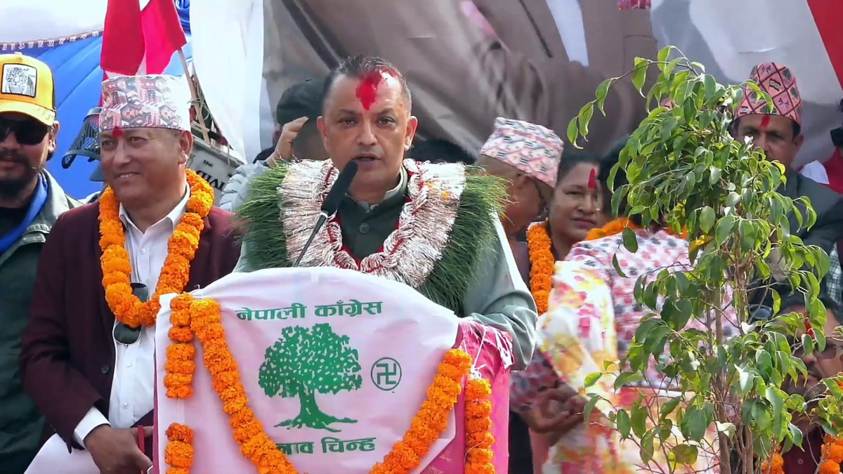 ओली र बालेन दुवै अतिवादी : गगन थापा