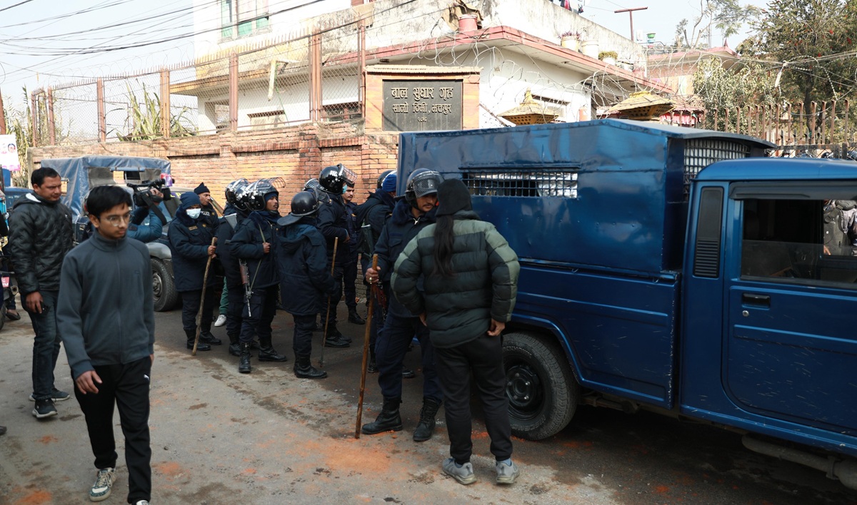 कारागारमा झडप, निरीह प्रहरी