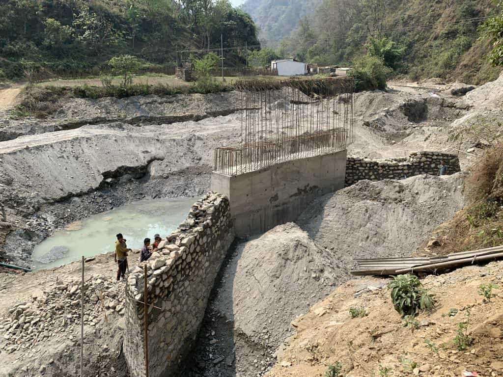 ऋषिङको दिउली खोलामा पुल निर्माण सुरु