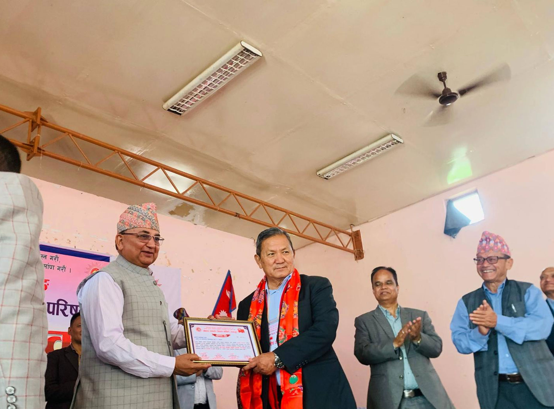 एमाले उपमहासचिव गुरुङ सम्मानित