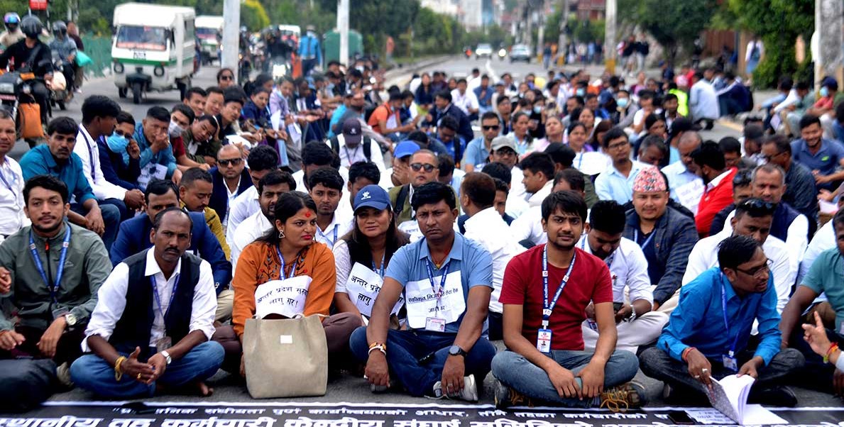स्थानीय तहका कर्मचारी पनि आन्दोलनमा