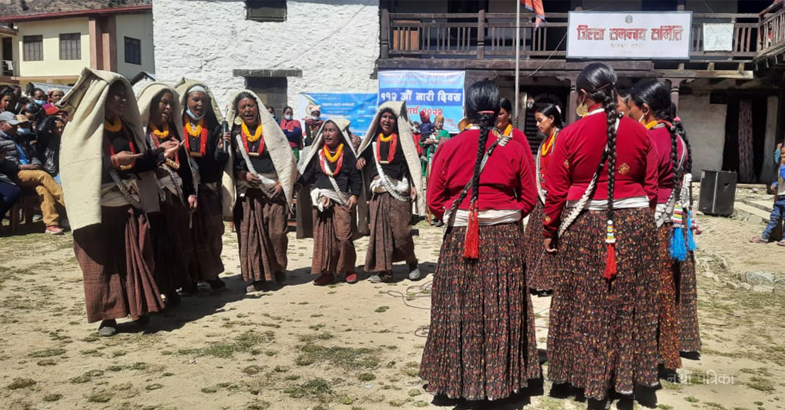देउडा खेलेर हुम्लाका महिलाले मनाए महिला दिवस